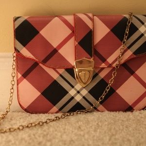 Pink/Black Handbag With Dull Gold Chain for Teens!